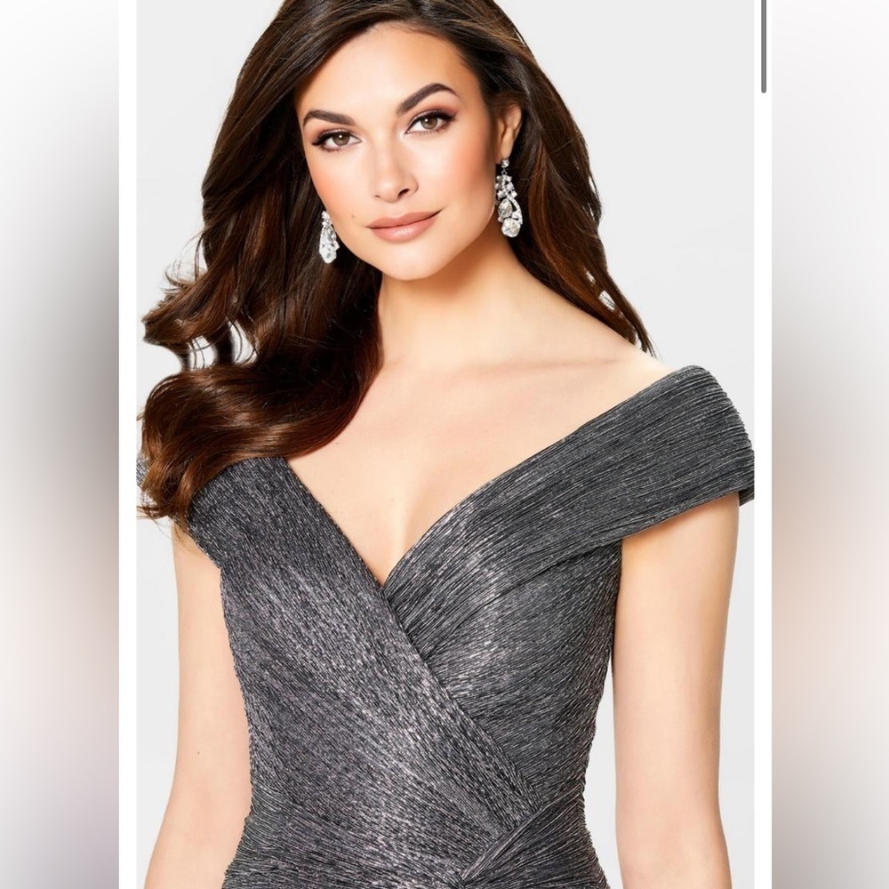 Elegant Mon Cheri Evening Gown! - Picture 2 of 7